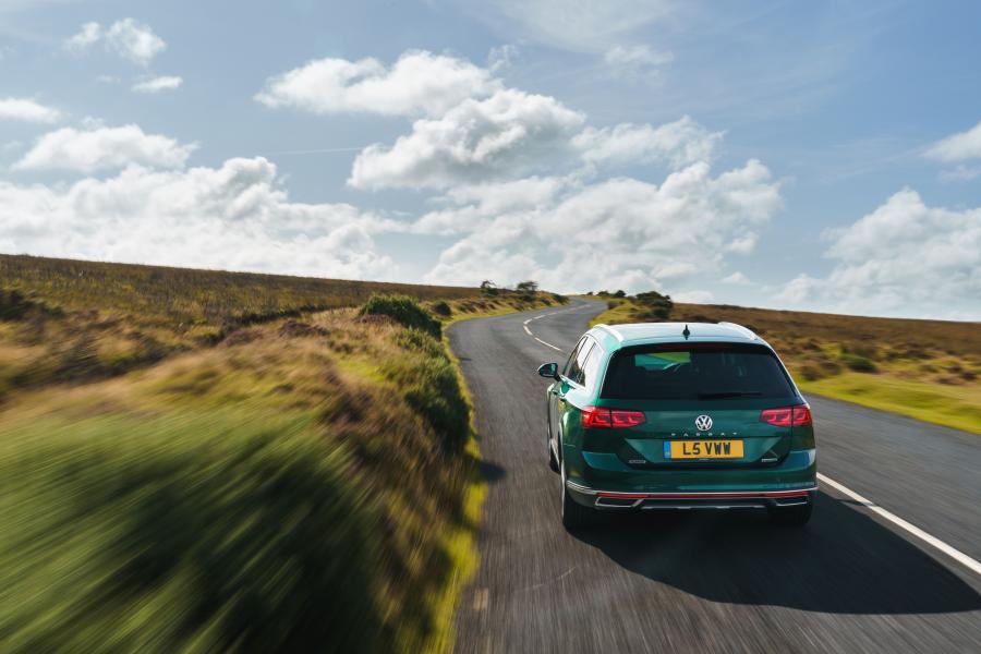  Volkswagen Passat Alltrack (B8) 2019 года  (UK) (фото 16 из 22)